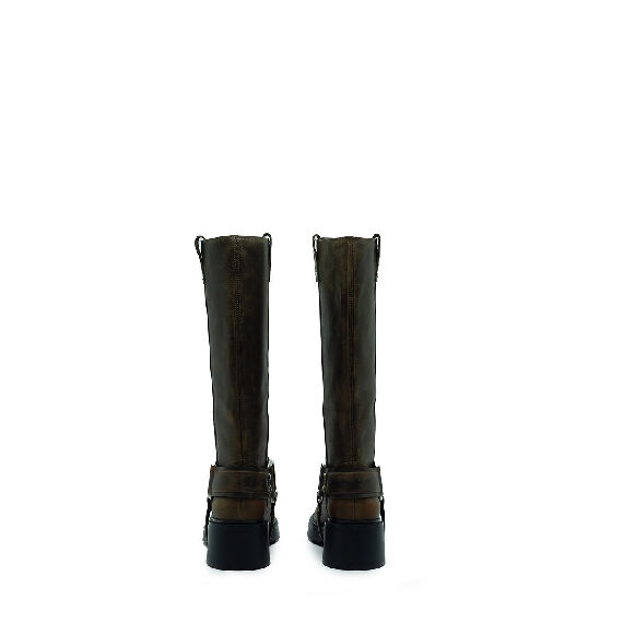 Fray Tan Gaucho Boots